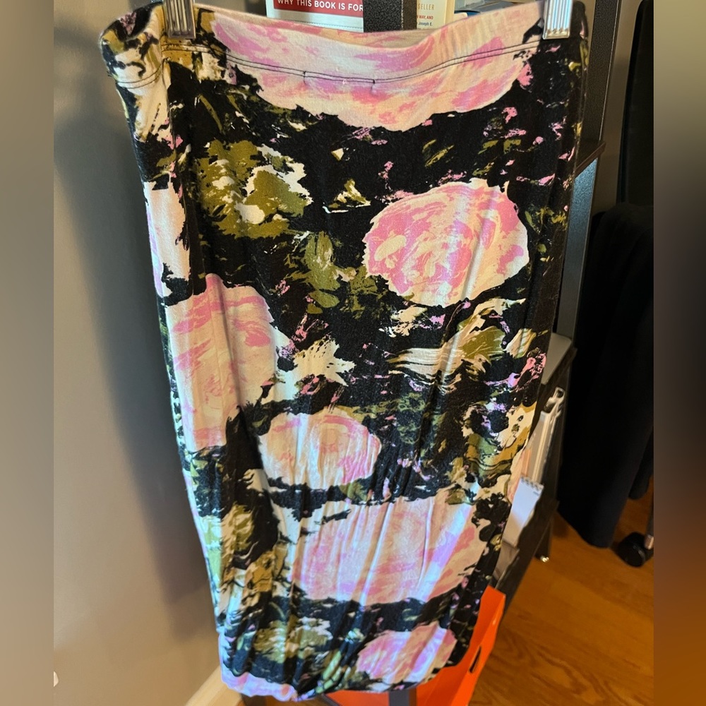 Black floral pencil skirt
